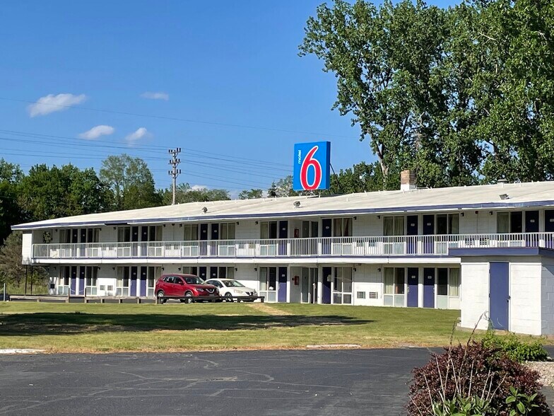 More Photos Of 2700 Curry Rd, Schenectady Hotel For Sale