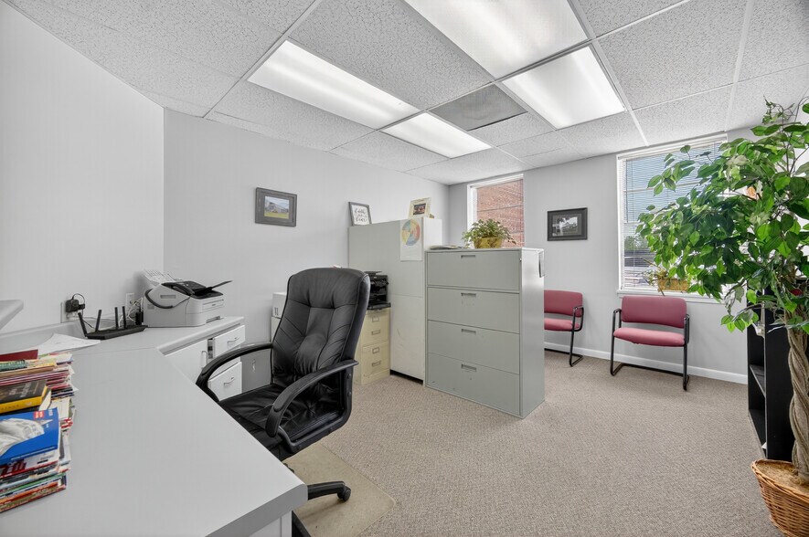 More Photos Of 207 Elk Ave S, Fayetteville Office For Sale