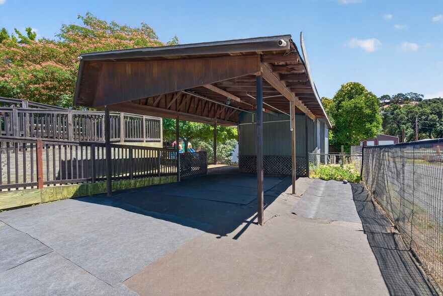 More Photos Of 530 N Cloverdale Blvd, Cloverdale Specialty For Sale