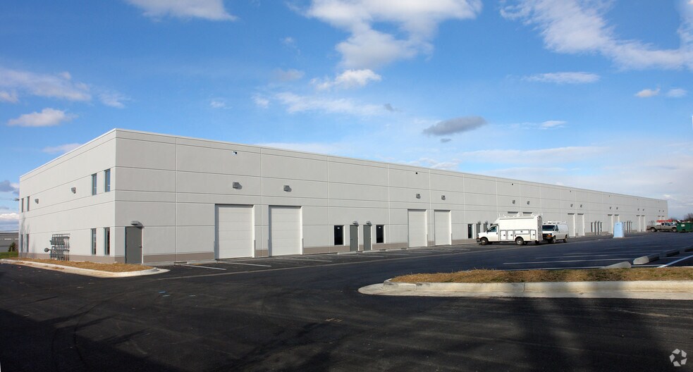 More Photos Of 22821 Silverbrook Center Dr, Sterling Showroom For Lease
