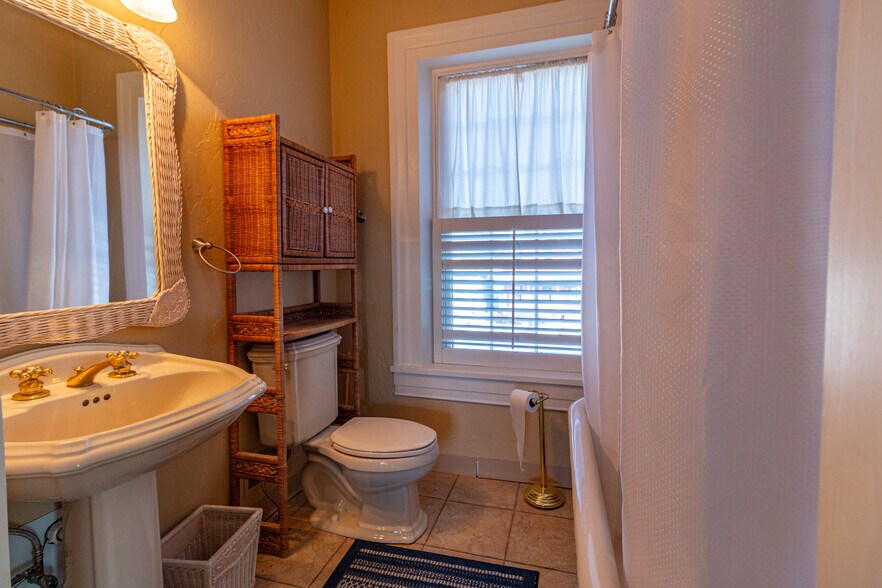 More Photos Of 323 S Main St, Zelienople Office Residential For Lease