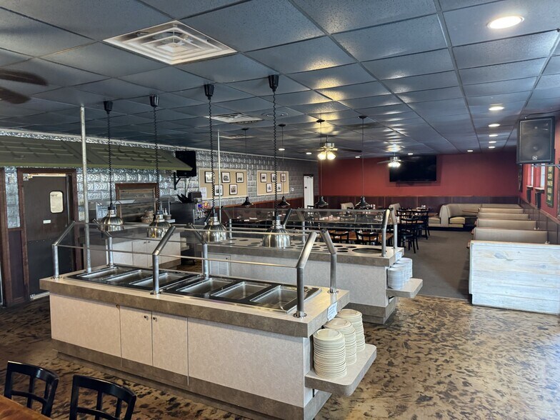 More Photos Of 701 N Crossroads, Leonard Restaurant For Sale