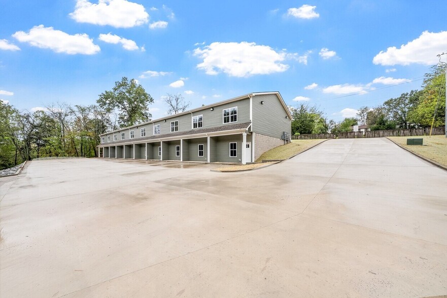 More Photos Of 329 Cedar Ct, Clarksville Apartments For Sale