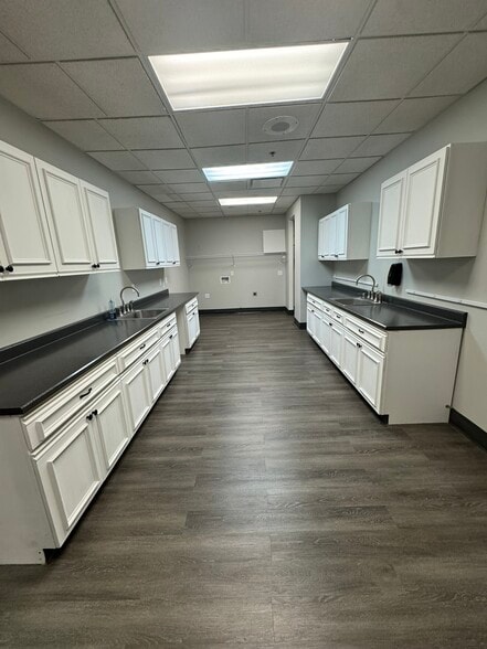 More Photos Of 7560 Rangewood Dr, Colorado Springs Medical For Lease