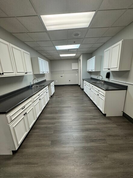 More Photos Of 7560 Rangewood Dr, Colorado Springs Medical For Lease