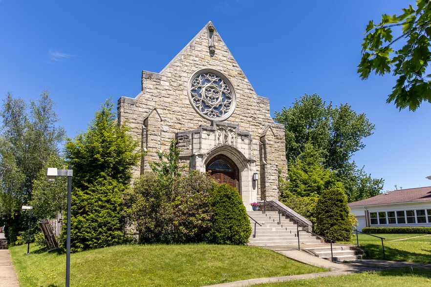 More Photos Of 309 N Broad St, Grove City Religious Facility For Sale