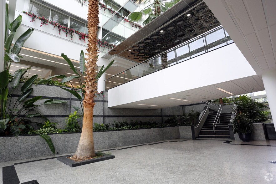 More Photos Of 6000 Midlantic Dr, Mount Laurel Office For Lease