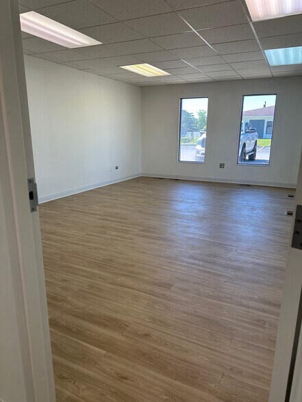 More Photos Of 17500-17516 S Carriageway Dr, Hazel Crest Office For Sale