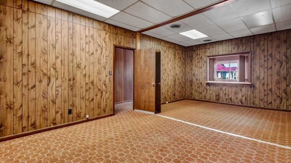 More Photos Of 113 S Main St, Greenwood Office For Sale