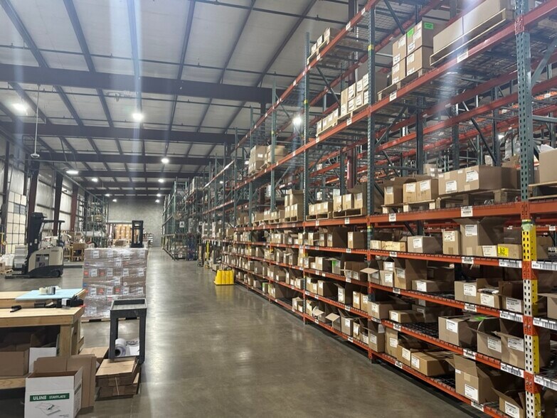 More Photos Of 1715 E Hamilton Rd, Bloomington Warehouse For Lease