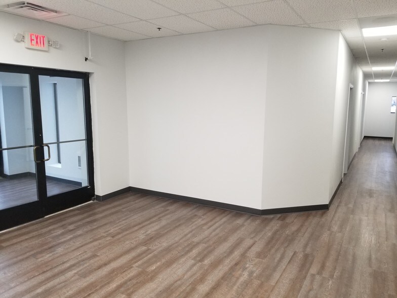 More Photos Of 603 Well St, Williston Warehouse For Sale