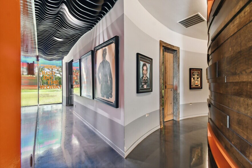 More Photos Of 3330 W Cypress St, Tampa Office For Sale