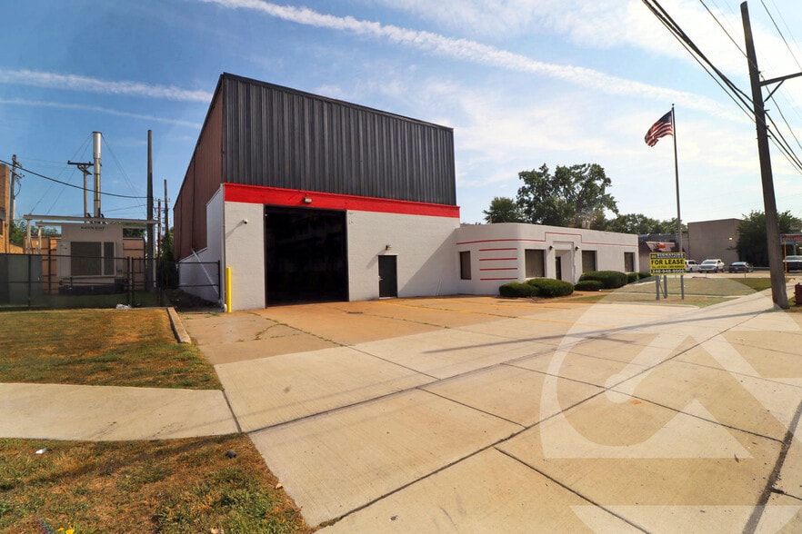 Primary Photo Of 14551 E 9 Mile Rd, Eastpointe Warehouse For Sale