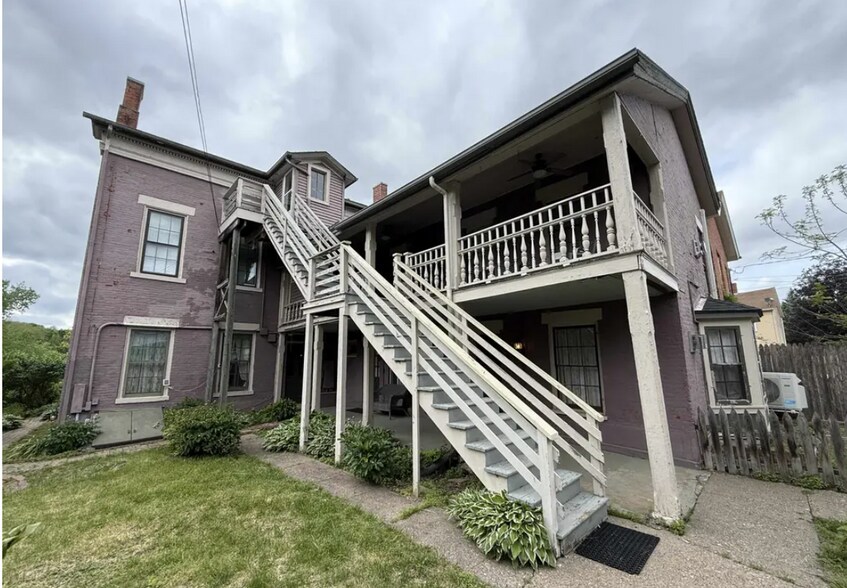 More Photos Of 1004 Park Ave, Galena Specialty For Sale
