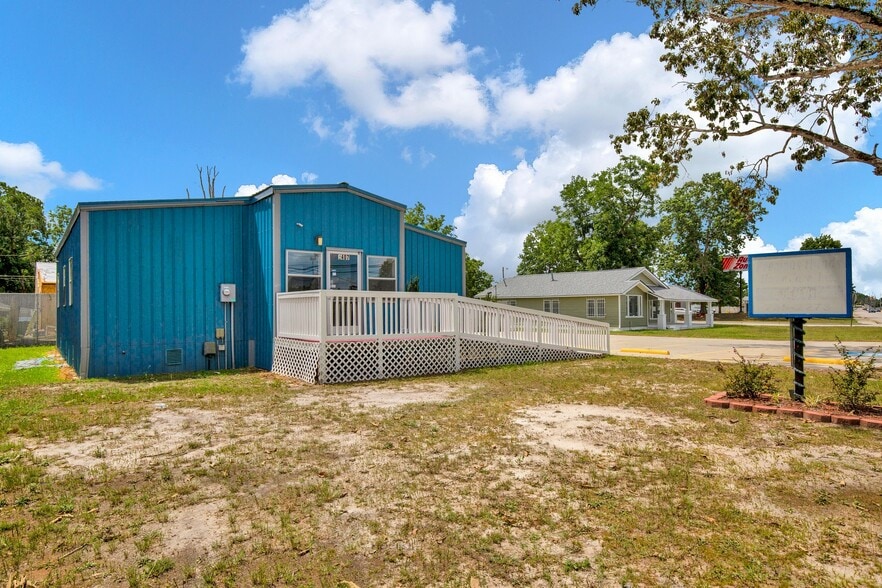 More Photos Of 2407 W 5th St, Lumberton Office For Sale