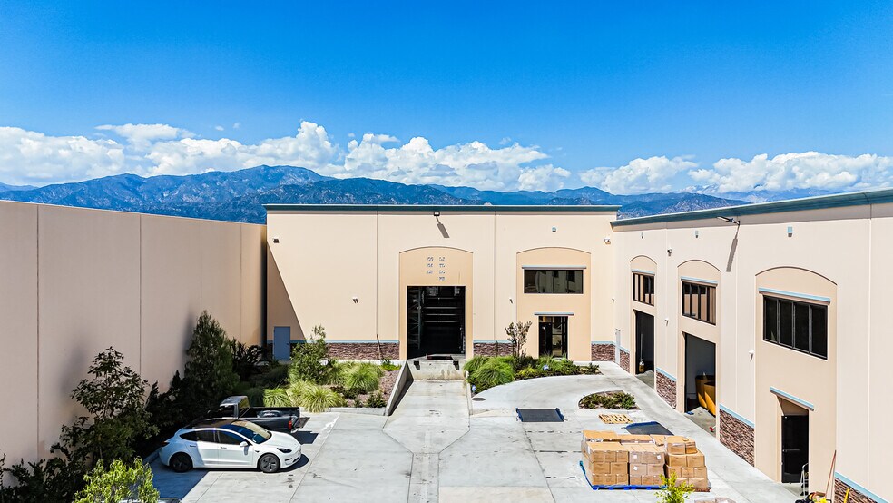 More Photos Of 1623 W San Bernardino Rd, West Covina Distribution For Lease