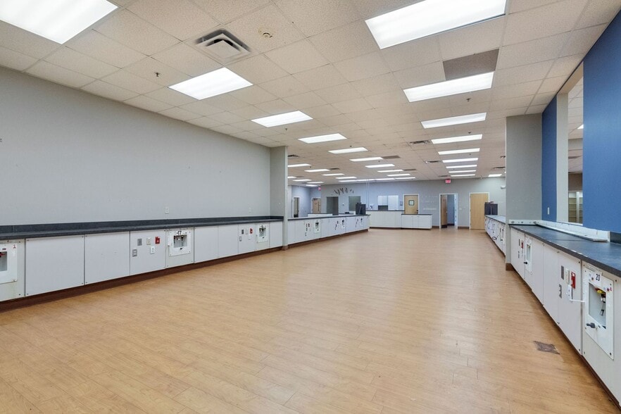 More Photos Of 1922 K M Wicker Memorial Dr, Sanford Medical For Lease