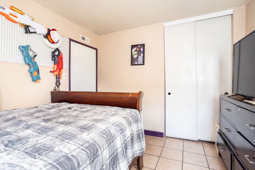 More Photos Of 6402 Graves Ave, Van Nuys Apartments For Sale