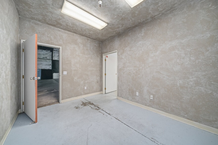 More Photos Of 3230 Riverside Ave, Paso Robles Manufacturing For Lease