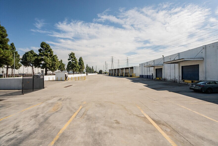 More Photos Of 1500 E Cerritos Ave, Anaheim Manufacturing For Lease