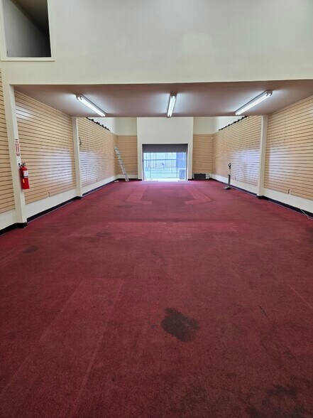 More Photos Of 1905 Ocean Front Walk, Venice General Retail For Lease