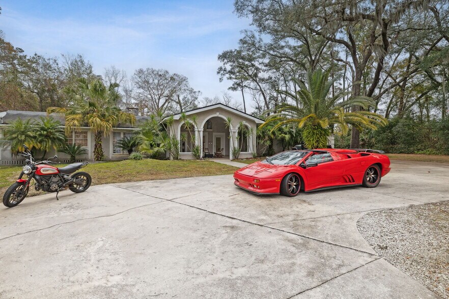 More Photos Of 8463 Beach Blvd, Jacksonville Freestanding For Lease