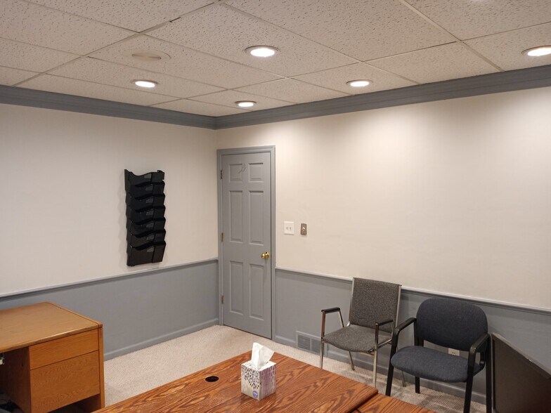 More Photos Of 261 W Johnstown Rd, Columbus Coworking Space