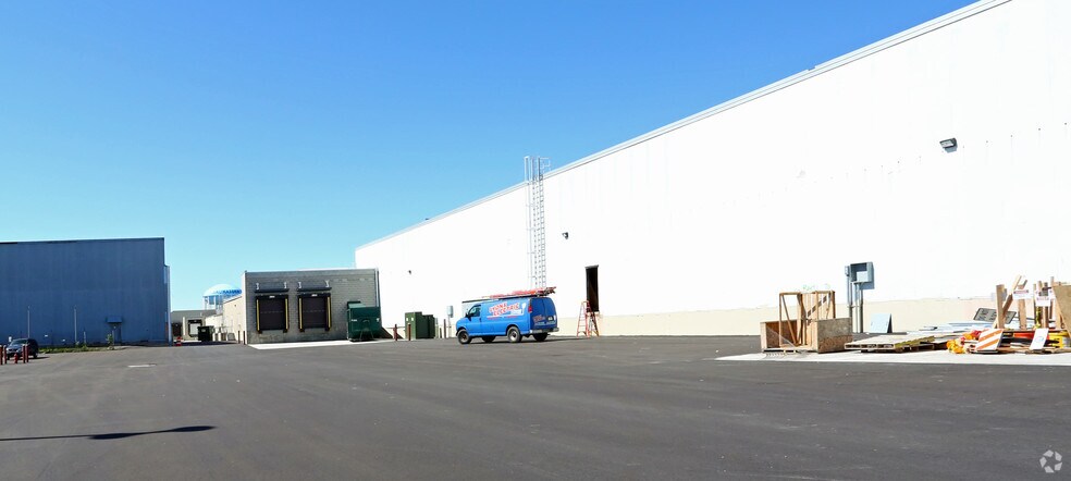 More Photos Of 11500 W Burleigh St, Wauwatosa Storefront For Lease