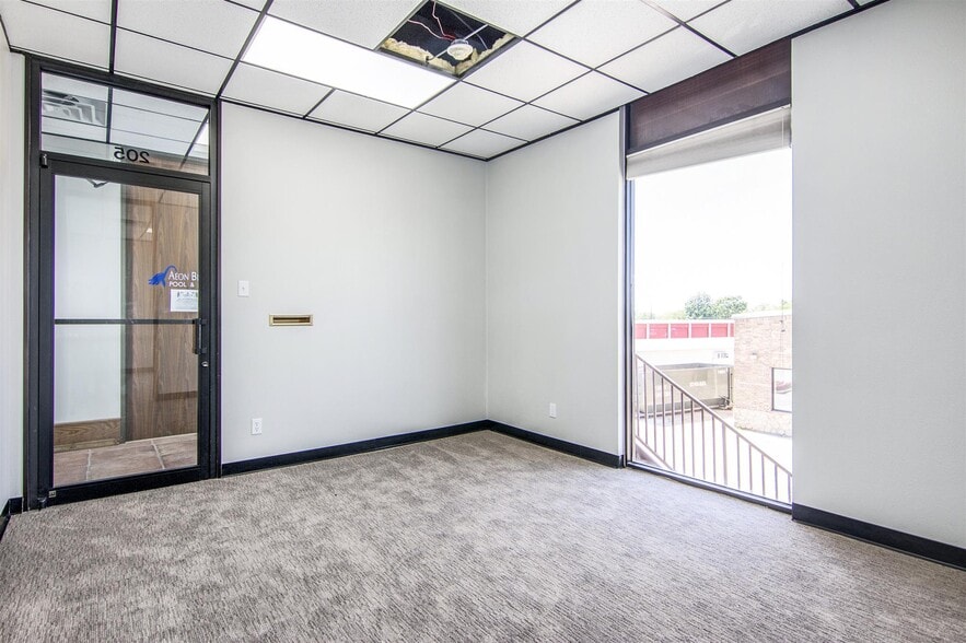 More Photos Of 601 Cien Rd, Kemah Unknown For Lease