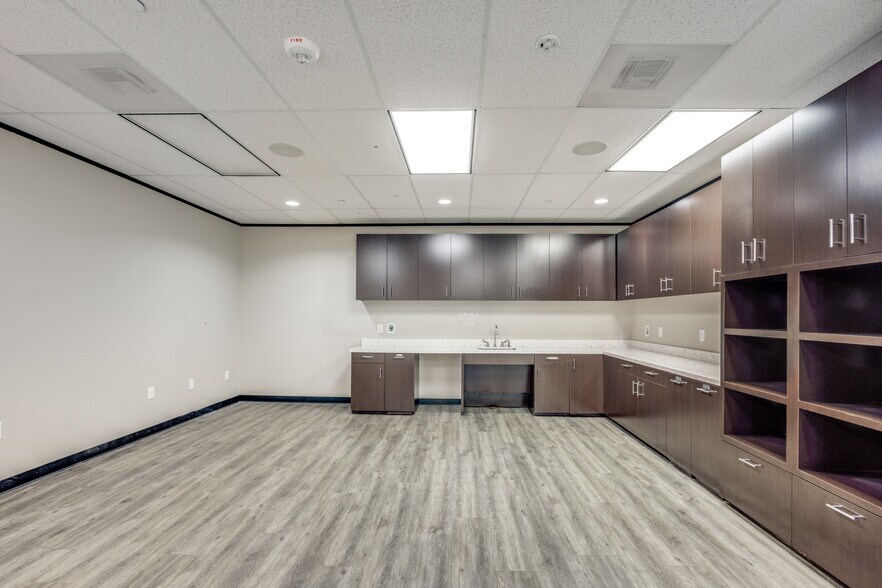 More Photos Of 2929 Briarpark Dr, Houston Office For Lease