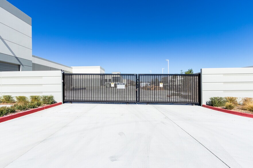 More Photos Of 14280 Rebecca St, Moreno Valley Service For Lease