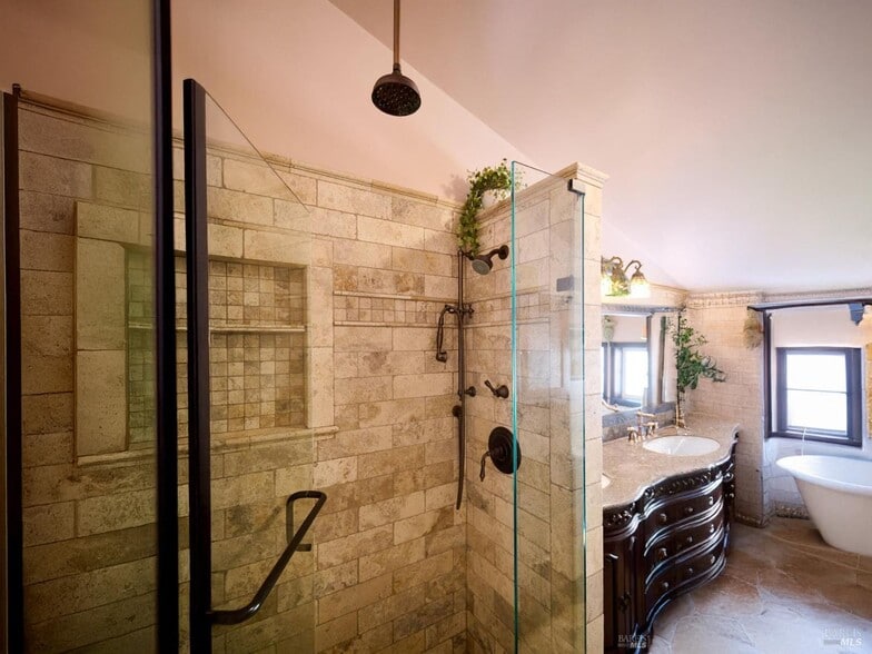 More Photos Of 19400 Scenic Dr, Redwood Valley Specialty For Sale