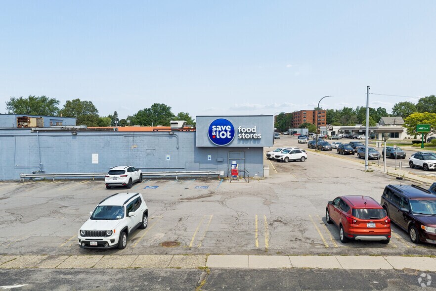 More Photos Of 3640 Delaware Ave, Tonawanda Supermarket For Sale