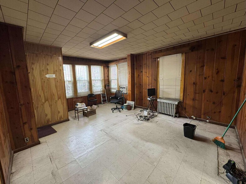 More Photos Of 3066 35th St, Astoria Office For Lease