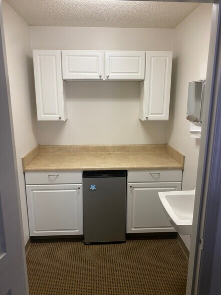 More Photos Of 114 Lee St, Shelby Medical For Sale