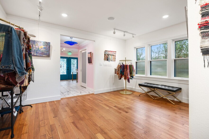 More Photos Of 505 Main, Blanco Office Residential For Sale