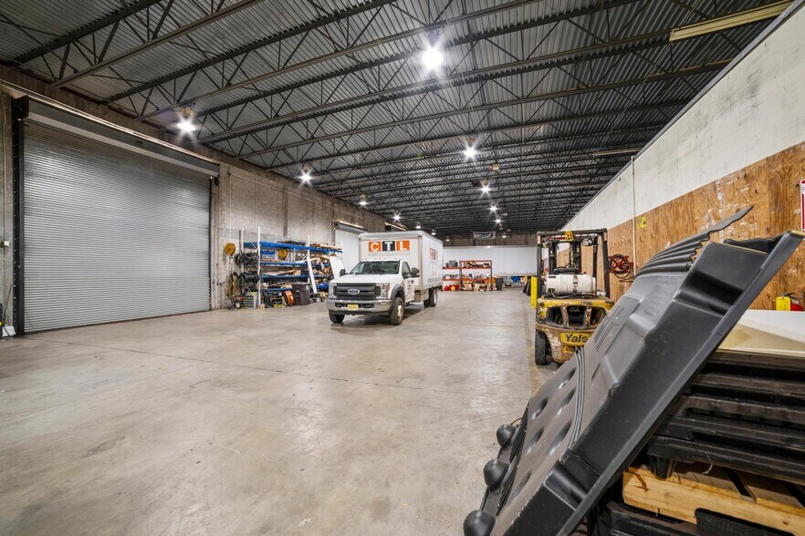 More Photos Of 5205 Tylerlakes Blvd, West Palm Beach Warehouse For Lease