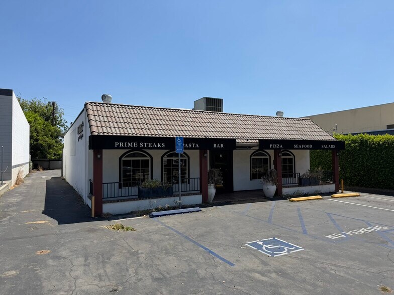 More Photos Of 470 S Rosemead Blvd, Pasadena General Retail For Sale