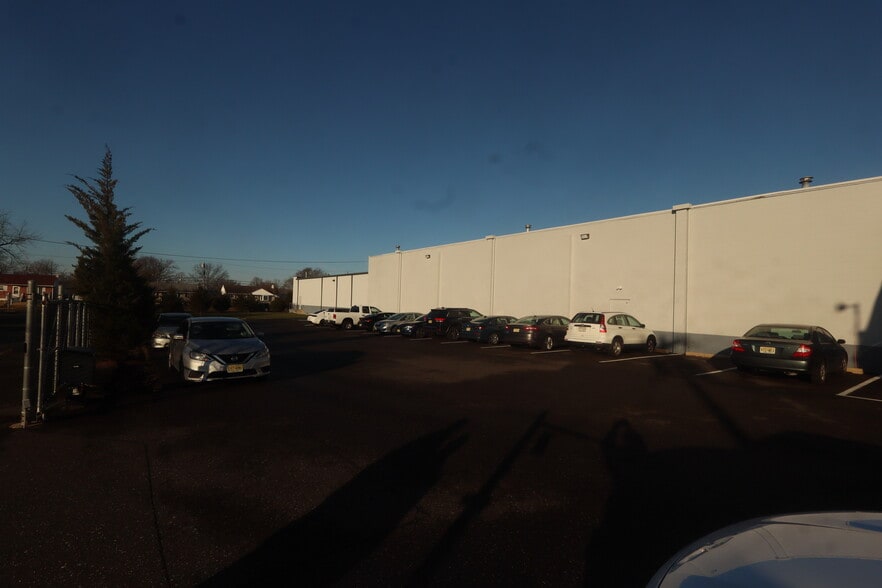 More Photos Of 706 N White Horse Pike, Magnolia Freestanding For Lease