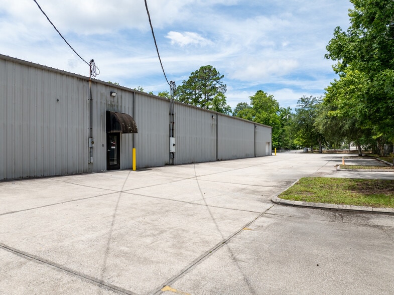 More Photos Of 9624 Sunbeam Center Dr, Jacksonville Warehouse For Sale