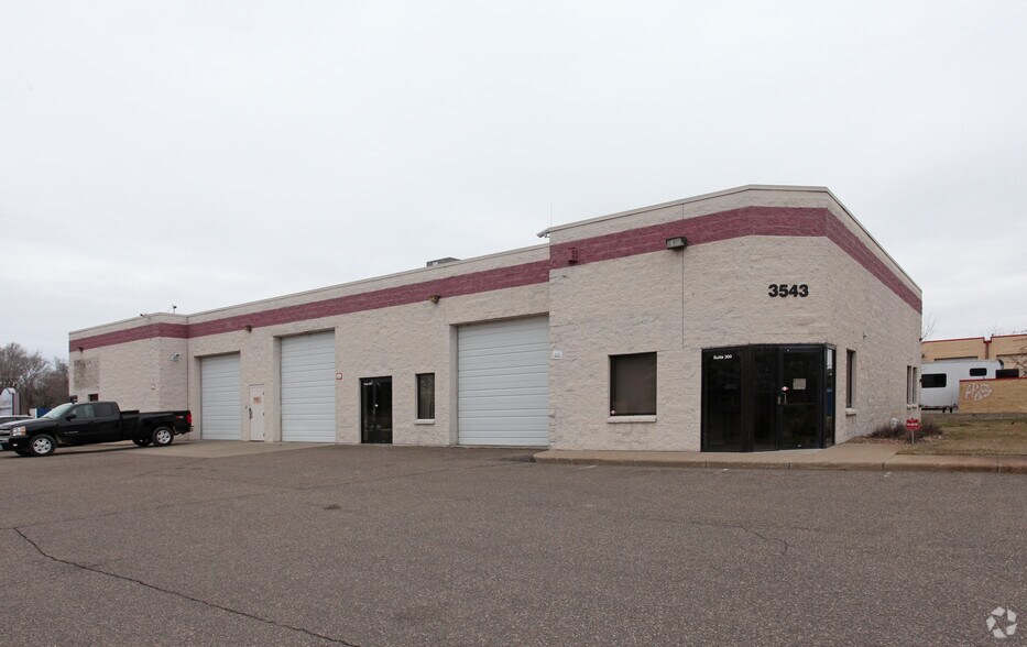 Primary Photo Of 3543-3551 NE 88th Ave, Circle Pines Warehouse For Lease
