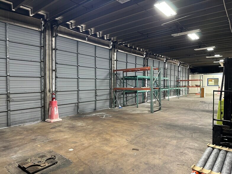 More Photos Of 339 Union St E, Jacksonville Light Distribution For Lease