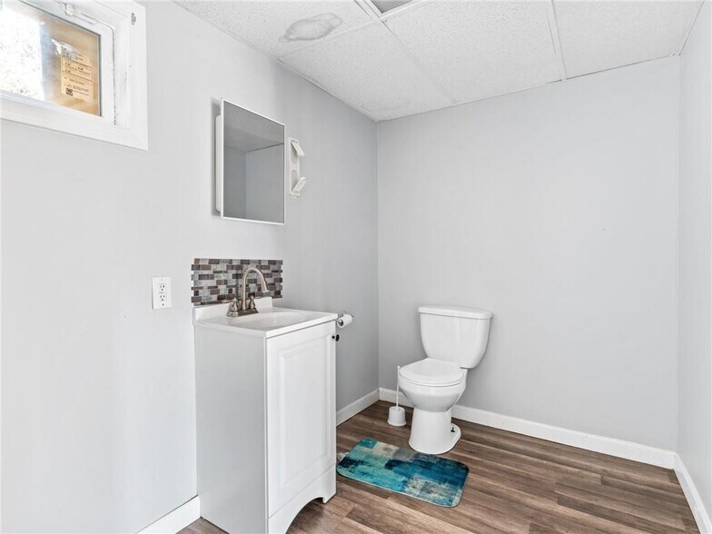 More Photos Of 2291 W Shore Rd, Warwick Showroom For Sale