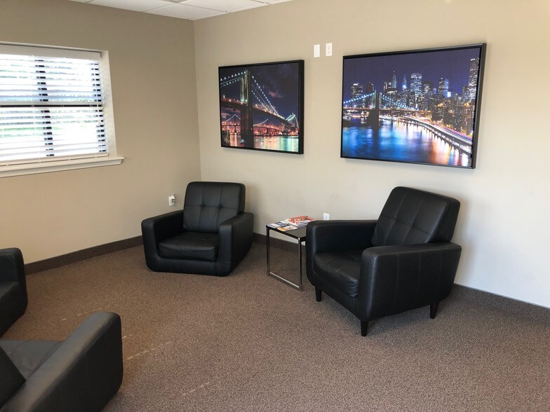 More Photos Of 2505 Miller Ln, Pantego Office For Lease