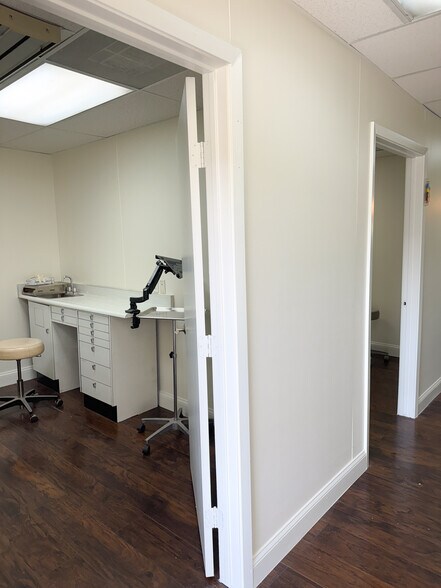 More Photos Of 3630 Almazan Dr, Dallas Medical For Lease
