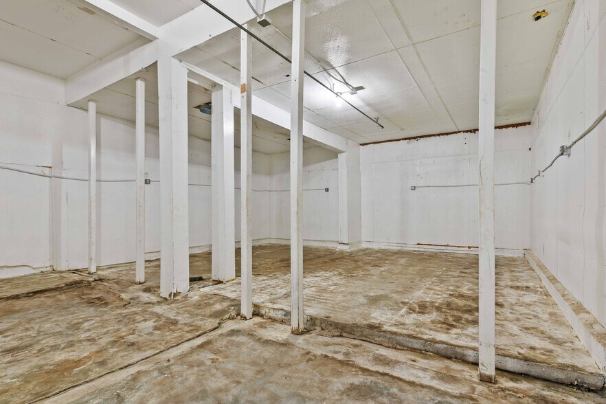 More Photos Of 6835 Tujunga Ave, North Hollywood Warehouse For Sale