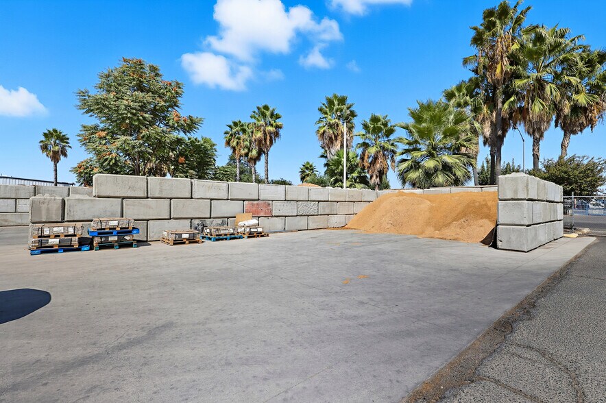 More Photos Of 240 Airpark Rd, Atwater Warehouse For Lease
