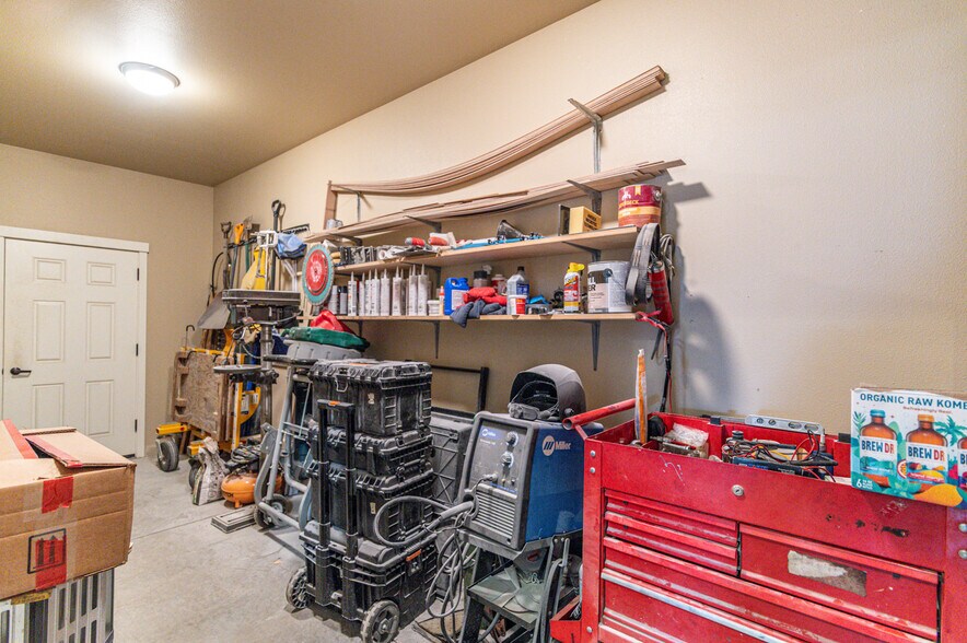 More Photos Of 723 N Curtis Ct, Sisters Industrial For Sale