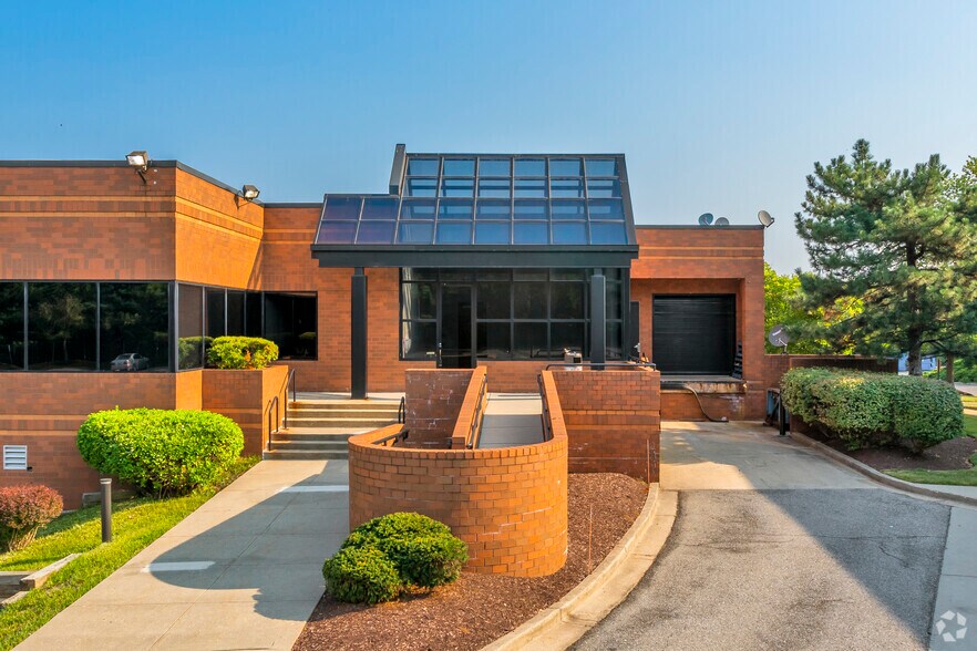 More Photos Of 10001 Derekwood Ln, Lanham Office For Lease