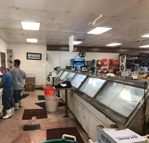 More Photos Of 8074 Main St, Jacksonville General Retail For Sale